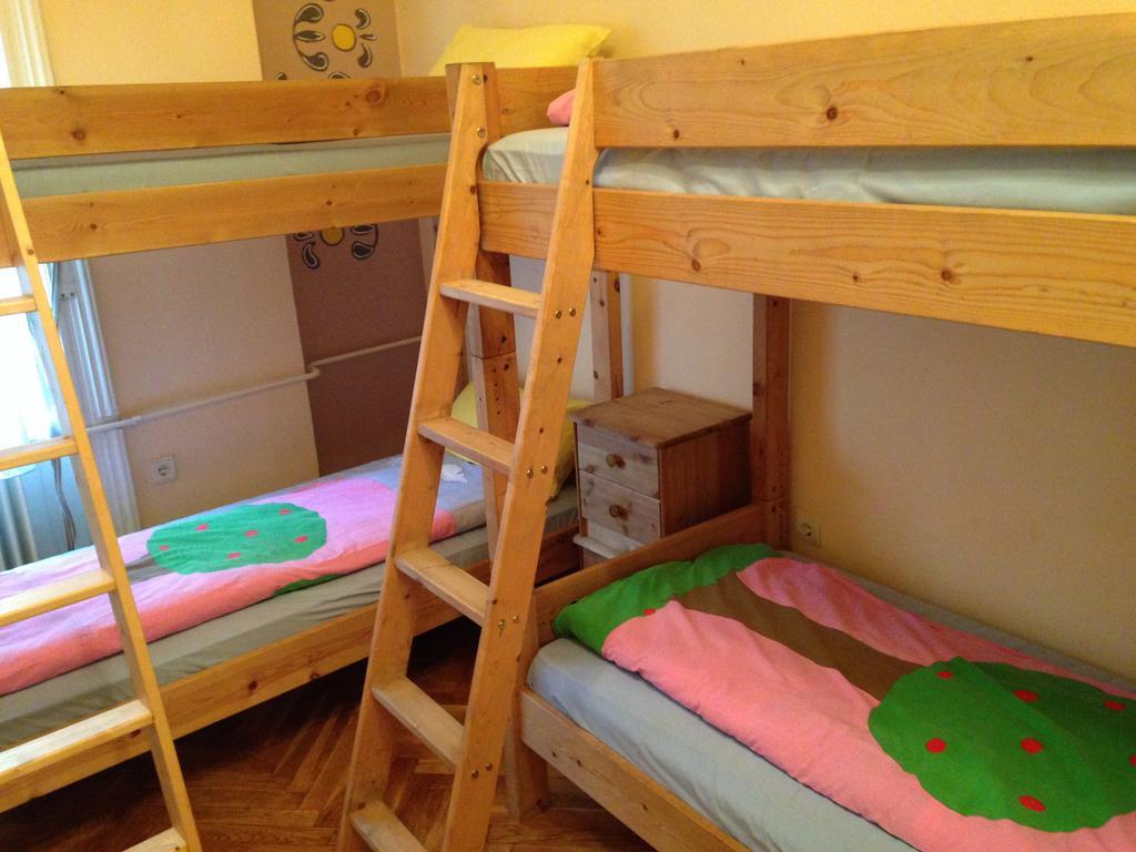 Yolo Hostel Budapest Room photo