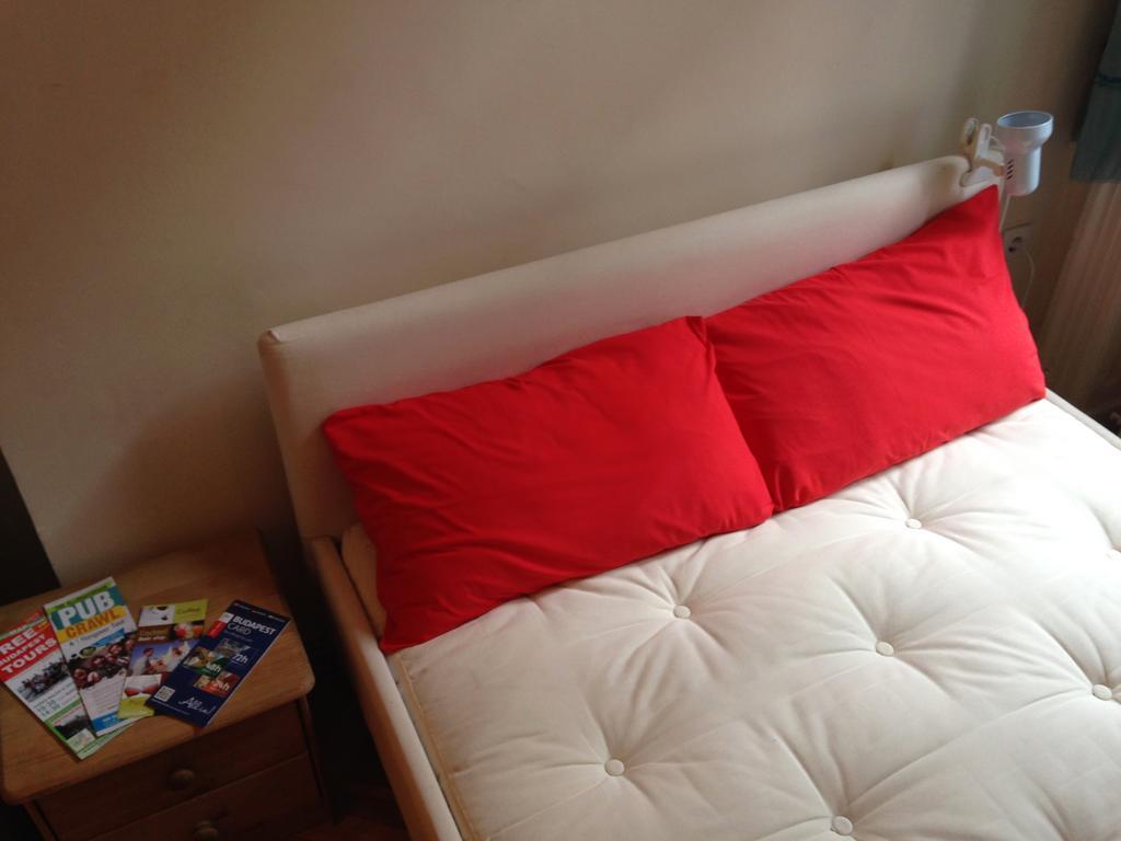 Yolo Hostel Budapest Room photo