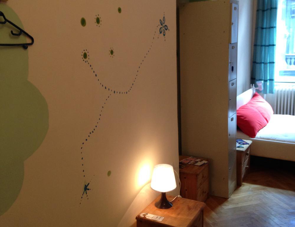 Yolo Hostel Budapest Room photo