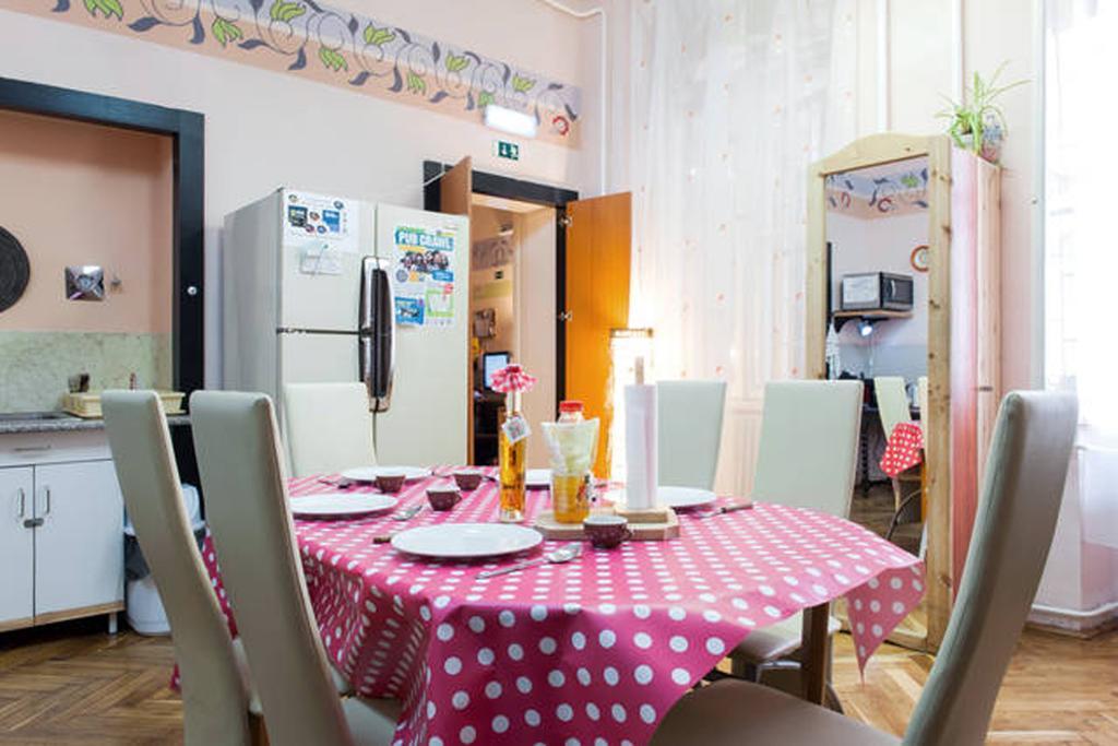 Yolo Hostel Budapest Exterior photo